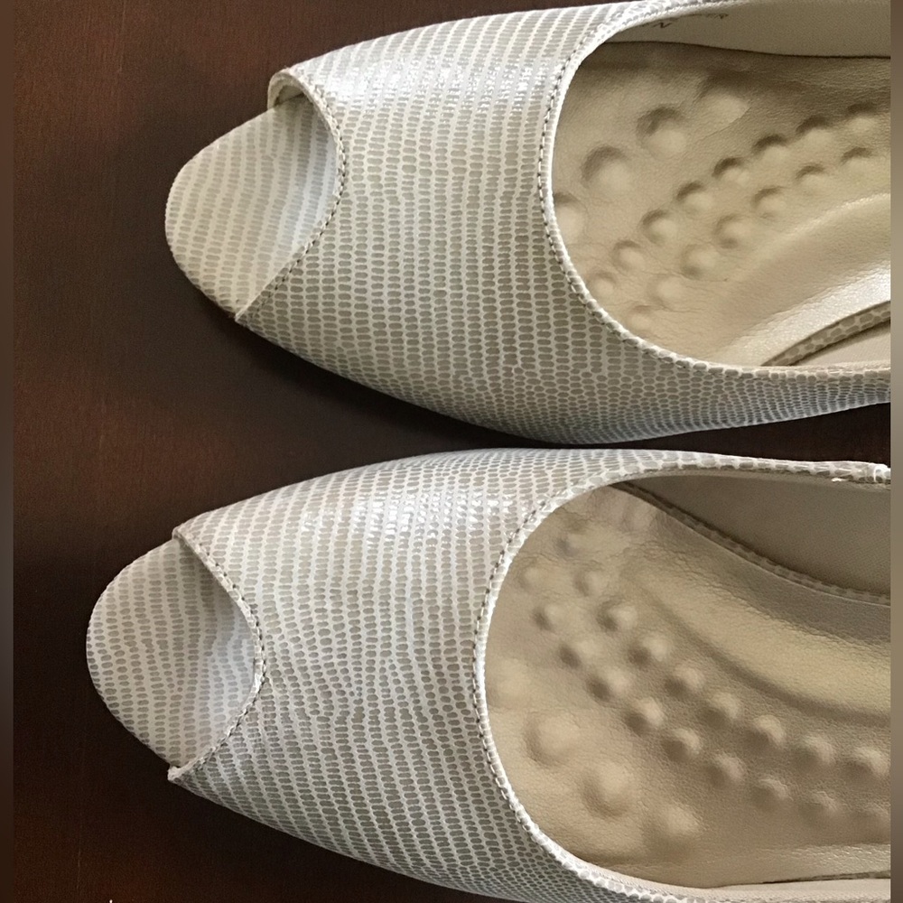 🆕 Creamy Taupe Heels 🦋
